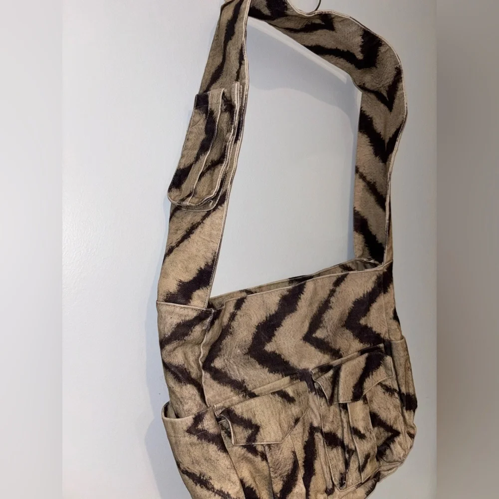 Free People Hive Carryall Thick Strap Chevron Hobo Zip up Cargo Bag - Picture 2 of 10